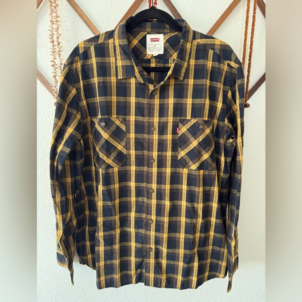 Levi’s Plaid Button Down Longsleeve